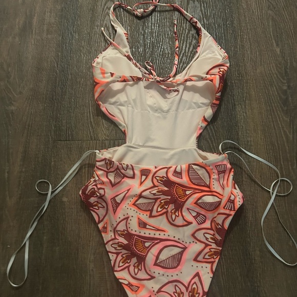 Aerie M NWOT (plastic liner still on-never even tried on) beautiful 1 piece - Picture 6 of 14